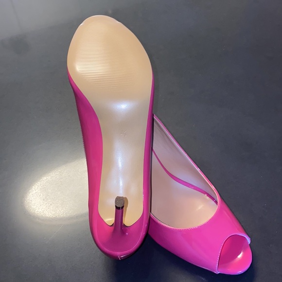 NWT Eldof Peep Toe 3.5” Heel Pump in Rose - Picture 11 of 12